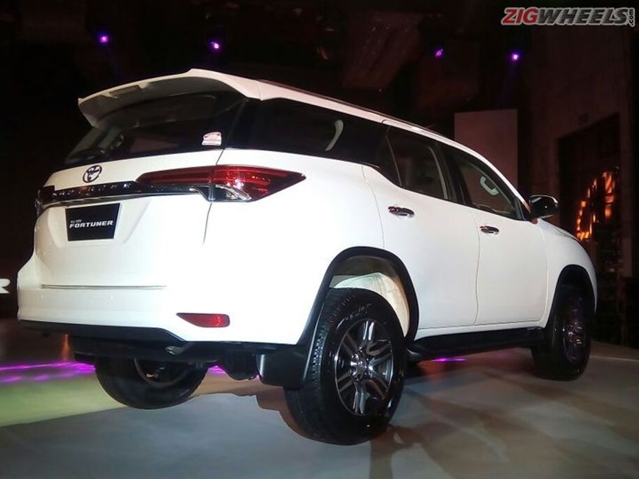 New Toyota Fortuner: Rear