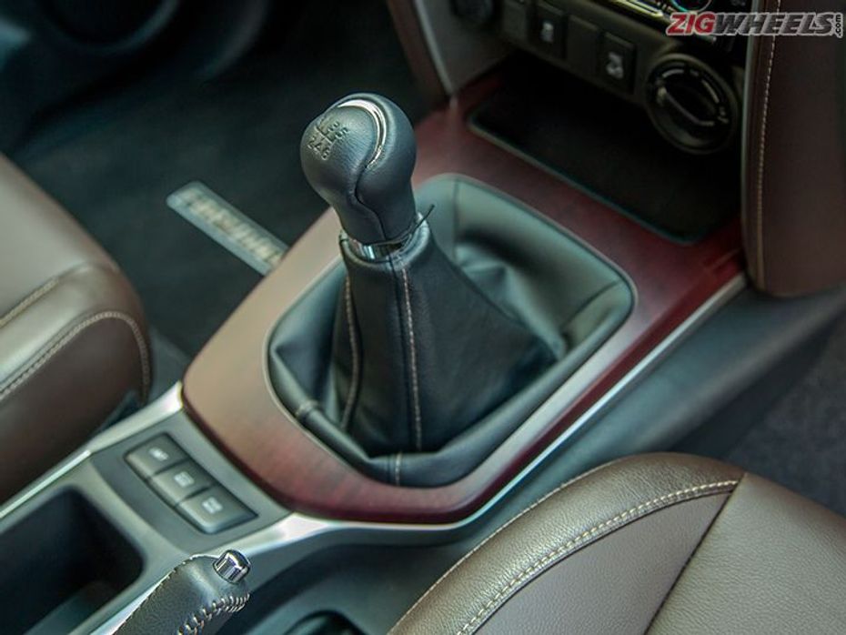 New Toyota Fortuner: Manual Gear lever