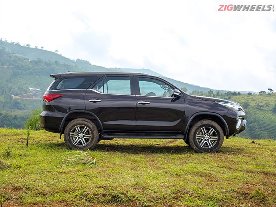New Toyota Fortuner: Profile View