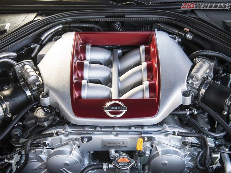 Nissan GT-R: Engine Bay