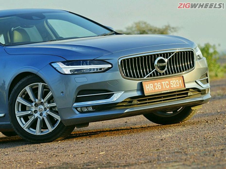 Volvo S90: Front Close up