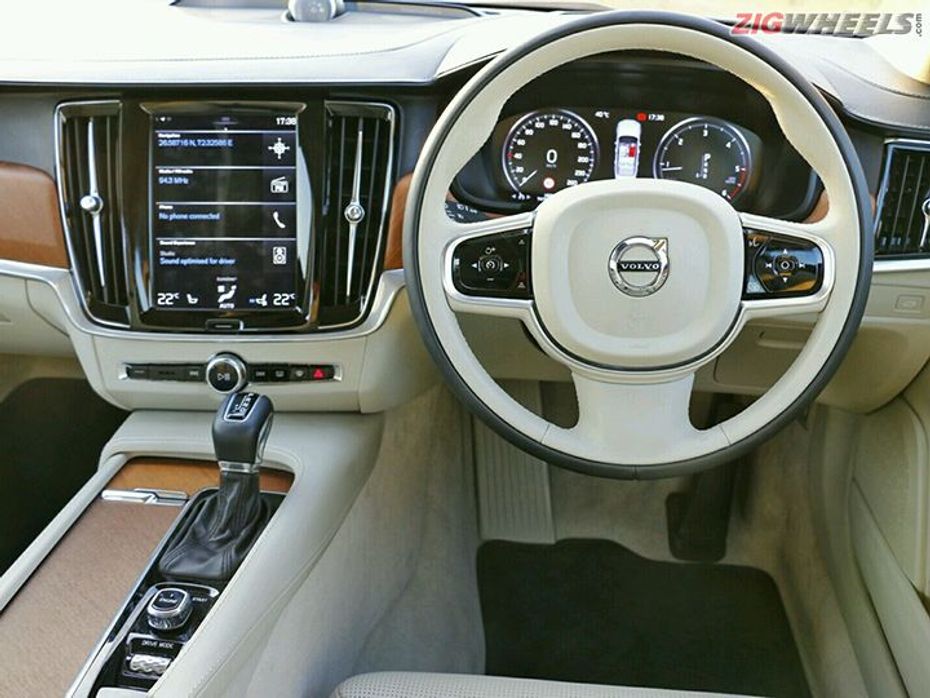 Volvo S90: Steering Wheel