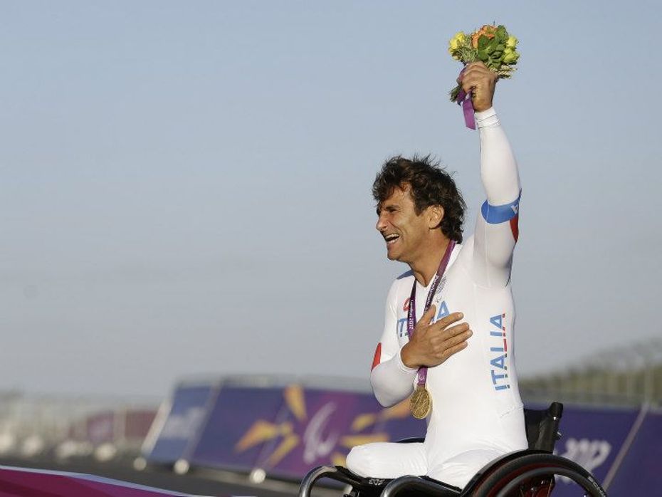 Alex Zanardi wins Paralympic gold