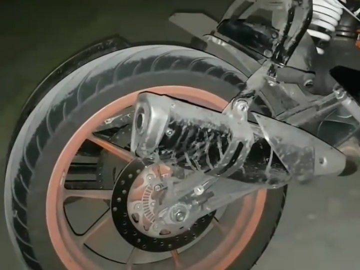 2017 KTM Duke 390 spy shot of exhaust pipe