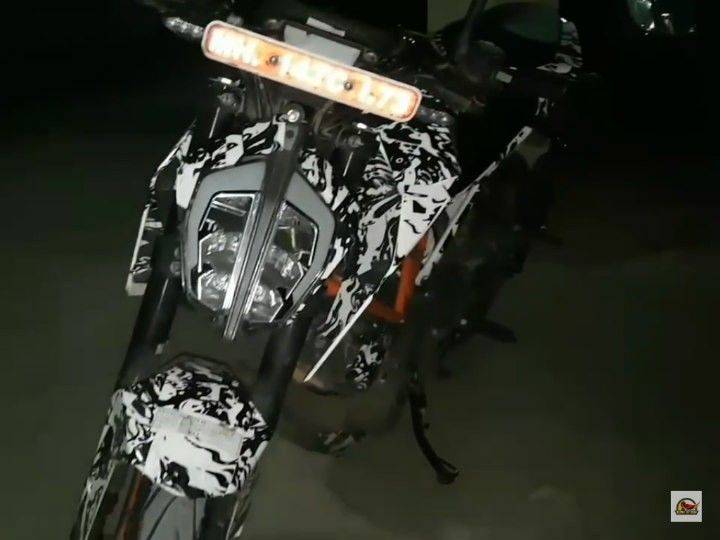 2017 KTM Duke 390 spy shot of headlamp