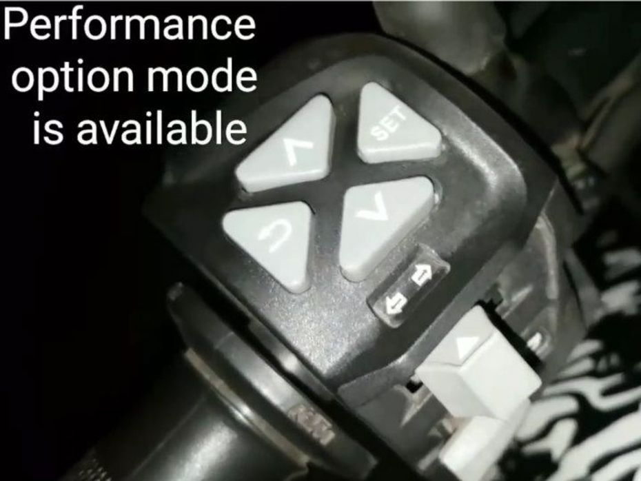 2017 KTM Duke 390 spy shot of mode change buttons