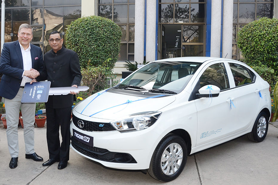 Guenter Butschek, CEO & MD, Tata Motors handed over the keys of the Tigor EVs to Saurabh Kumar, Managing Director, EESL