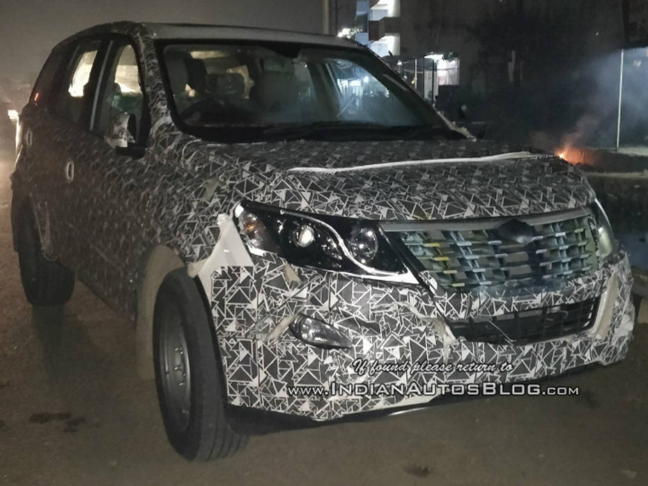 2018 Mahindra XUV500 Facelift Spotted Testing