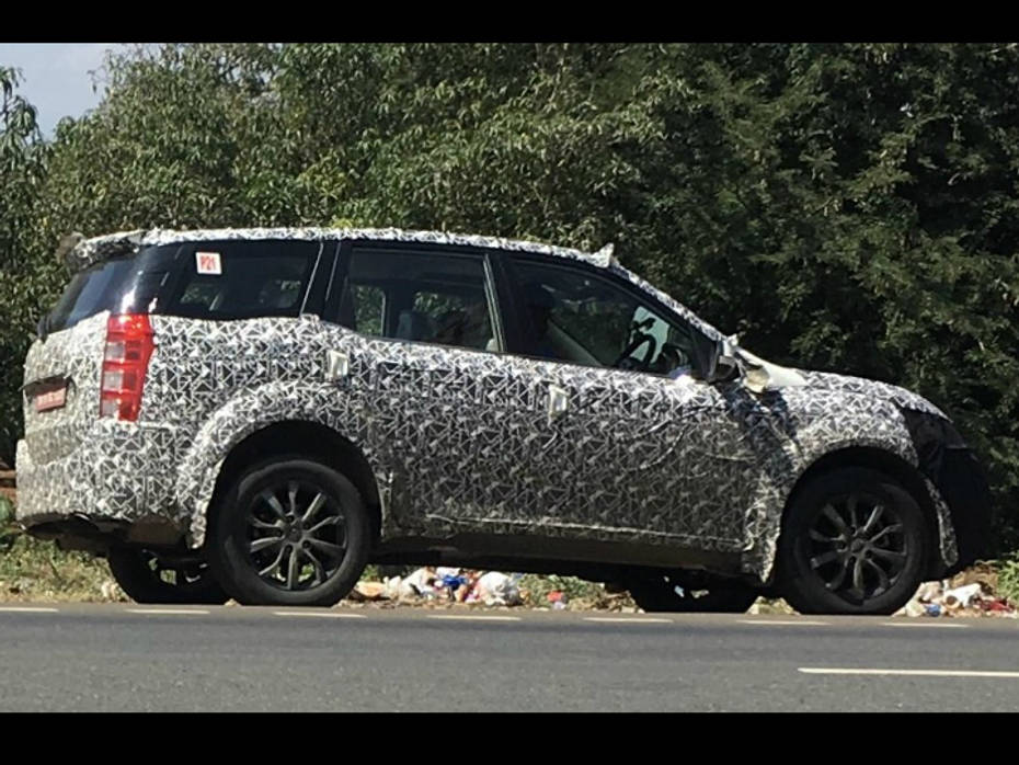 2018 Mahindra XUV500 Facelift Spotted Testing