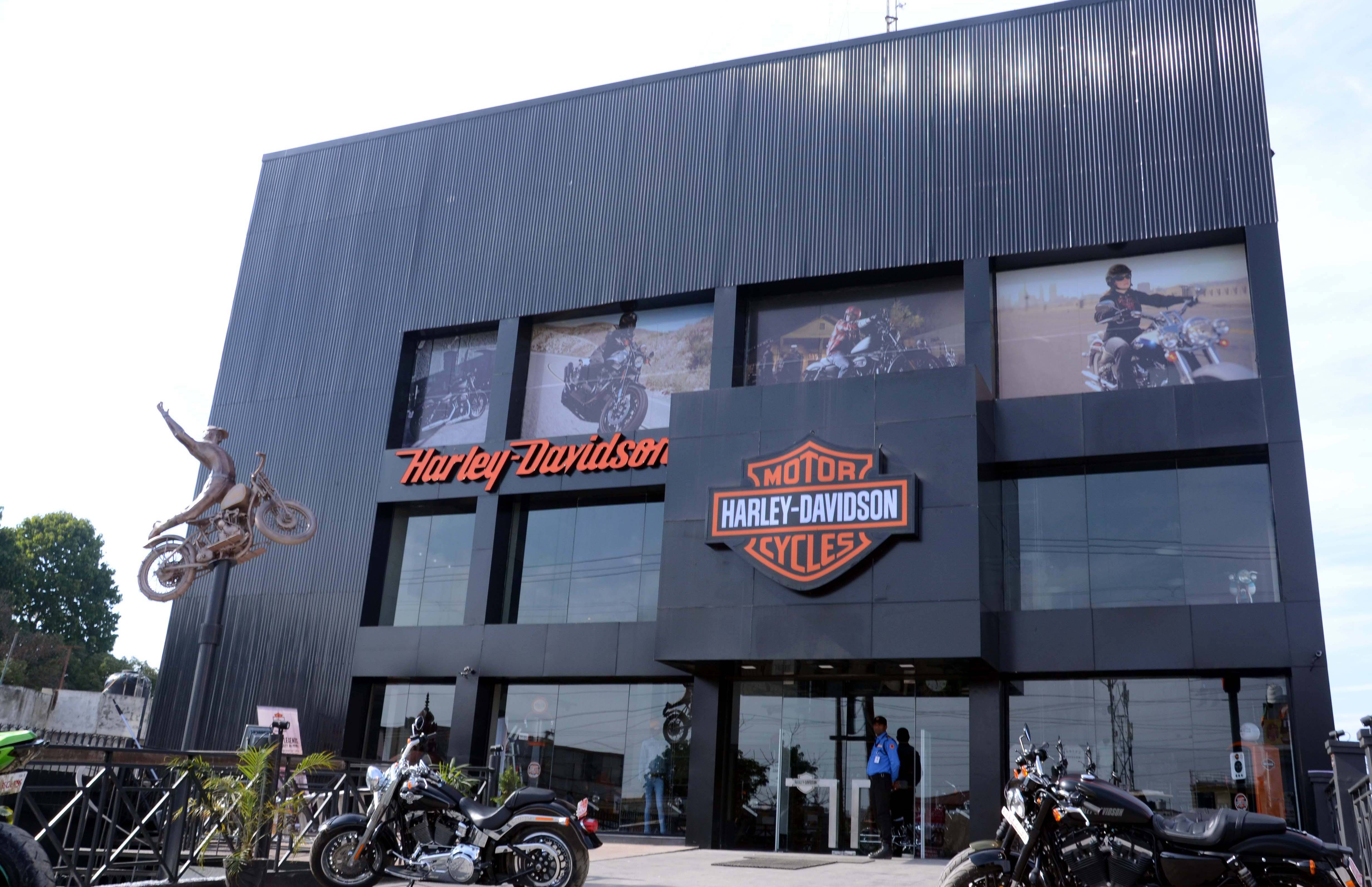 Harley davidson bike discount showroom near me