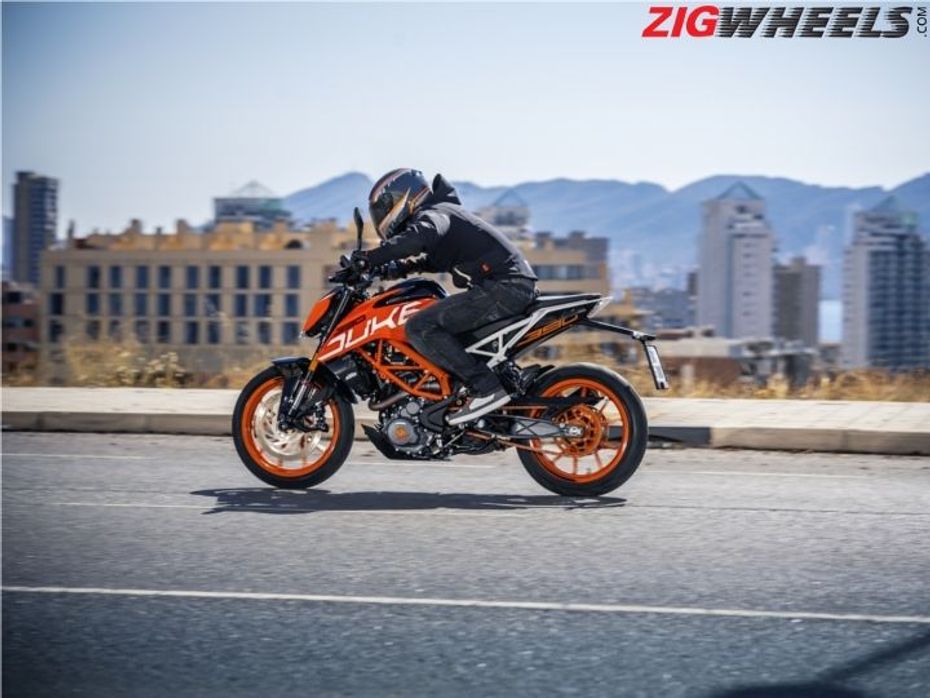 2017 KTM 390 Duke costs Rs 30,000 more than its predecessor
