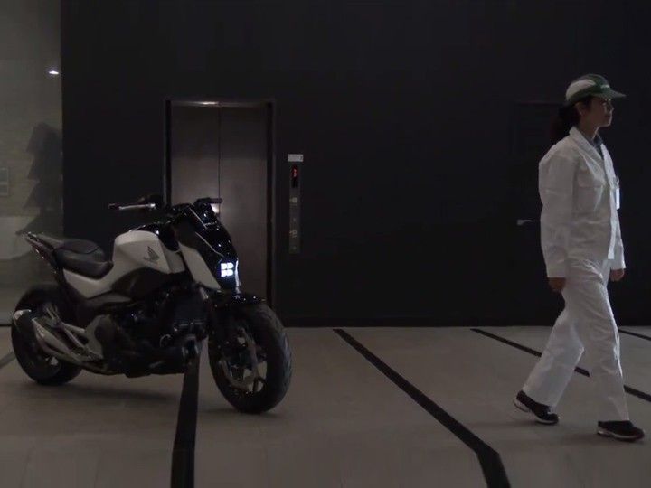 Honda Showcases SelfBalancing Motorcycle ZigWheels