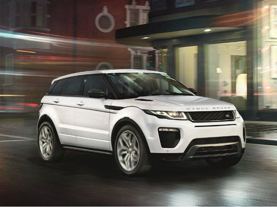 The Range Rover Evoque has a 2-litre turbocharged petrol four banger in SE trim