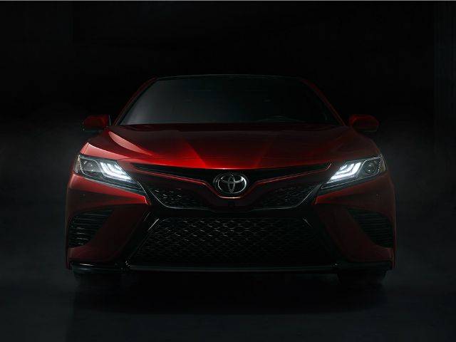 Hot New 2018 Toyota Camry Breaks Cover - ZigWheels