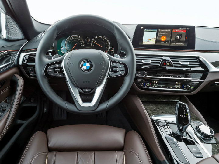 2017 BMW 5 Series 2017 BMW 5 Series