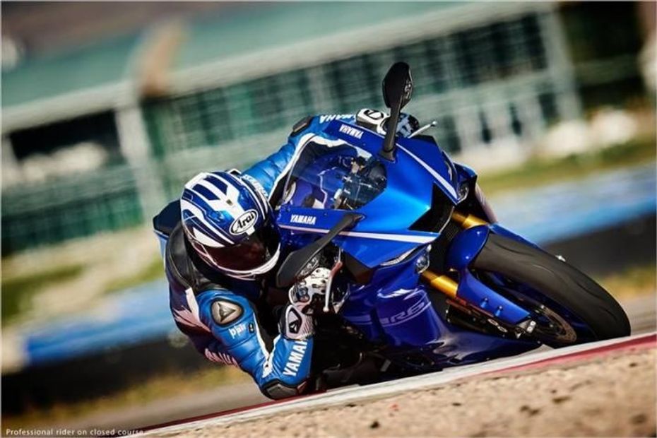 2017 Yamaha R6 looks sharpest ever with the LED headlamps