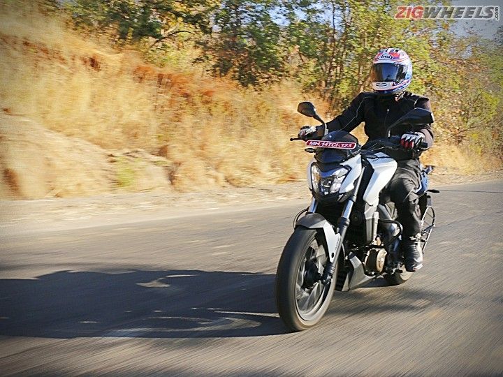 Bajaj Dominar 400 vs Royal Enfield Thunderbird 350 Bajaj Dominar 400 vs Royal Enfield Thunderbird 350