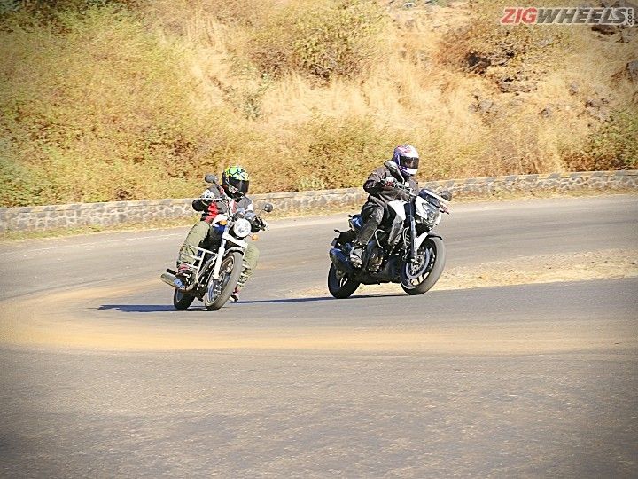 Bajaj Dominar 400 vs Royal Enfield Thunderbird 350 Bajaj Dominar 400 vs Royal Enfield Thunderbird 350