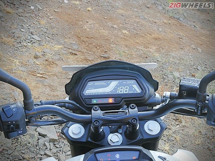 Bajaj Dominar 400 vs Royal Enfield Thunderbird 350 Bajaj Dominar 400 vs Royal Enfield Thunderbird 350