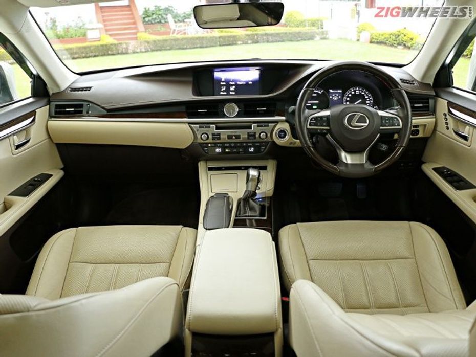 Lexus ES 300h Interior