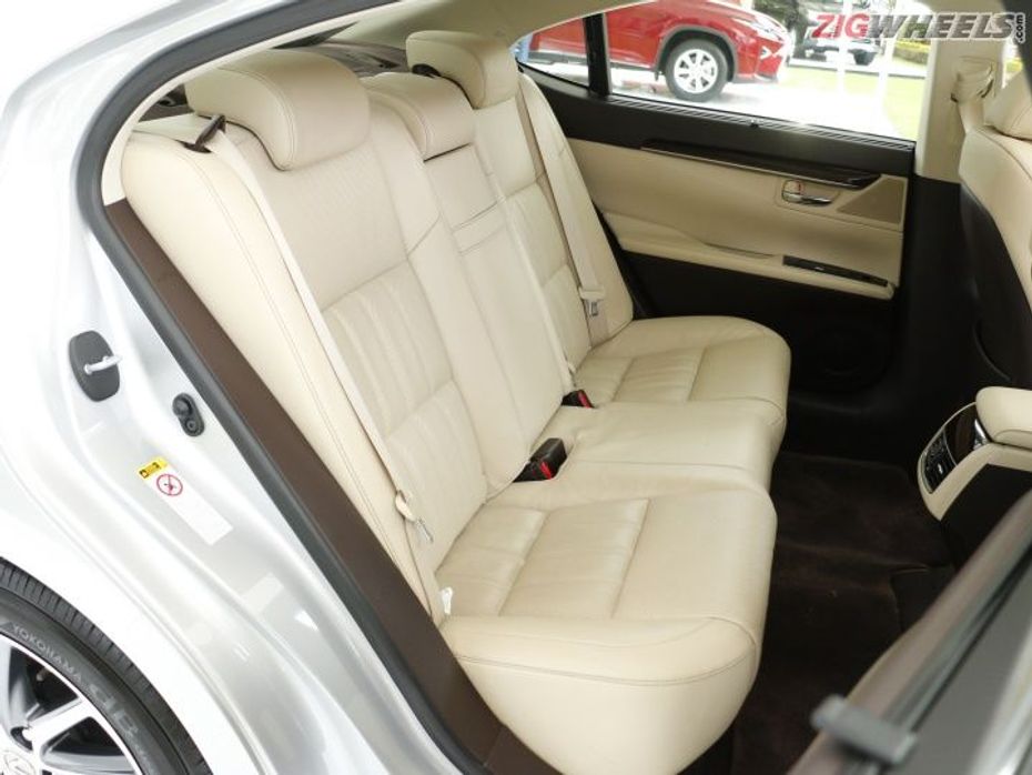 Lexus ES 300h Rear Seat