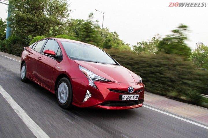 2017 Toyota Prius: Road Test Review - ZigWheels