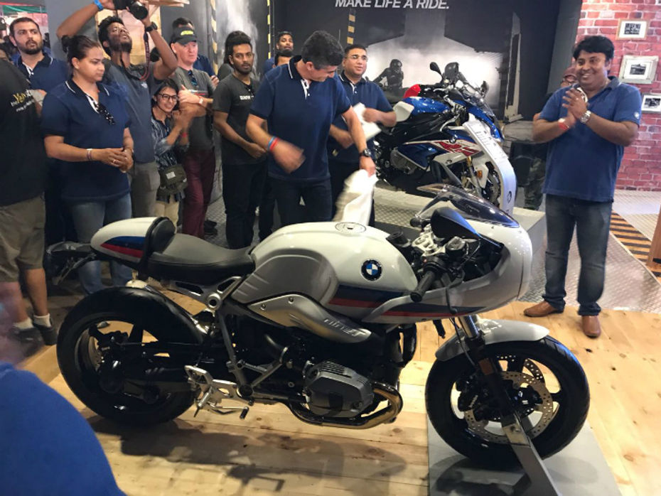 2017 IBW: BMW Motorrad Launches RNineT Racer And The K1600B