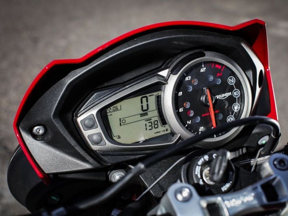 Instrument console on the Street Triple S
