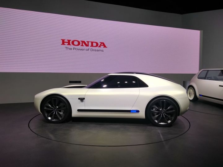 Tokyo Motor Show 2017 Honda S Sports Ev Is Gorgeous Zigwheels Honda Sports Ev Concept