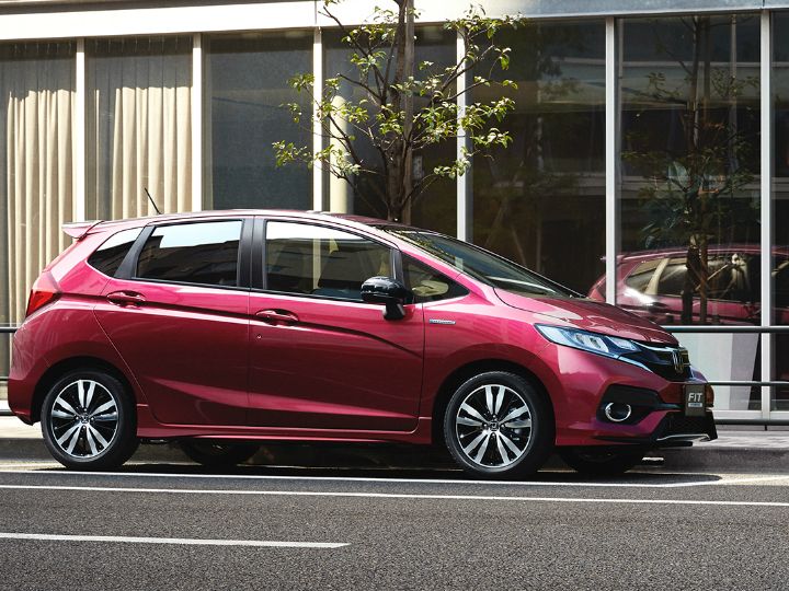 Driving The Hybrid Honda Jazz And Freed Zigwheels Honda Fit Hybrid