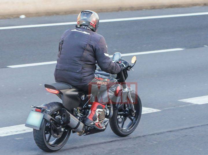 KTM Svartpilen spotted testing