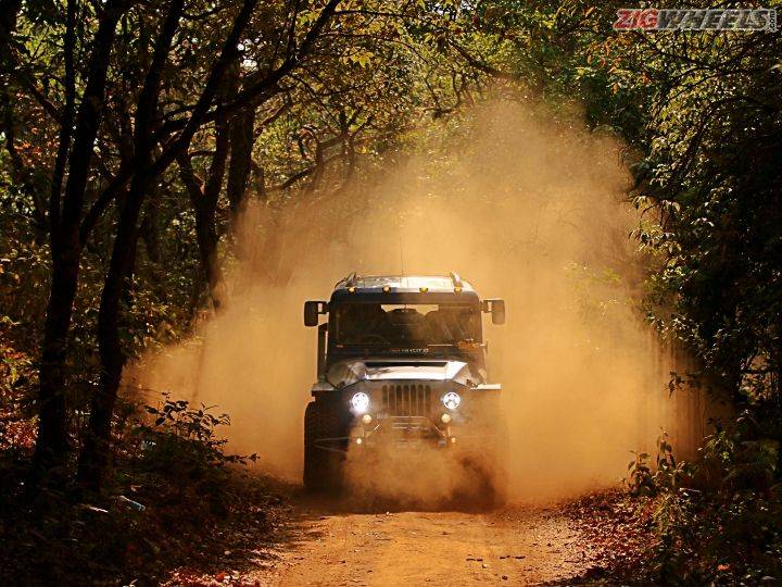 mahindra thar on durt track