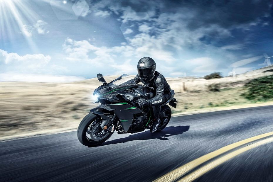 2019 Kawasaki Ninja H2 Carbon cornering