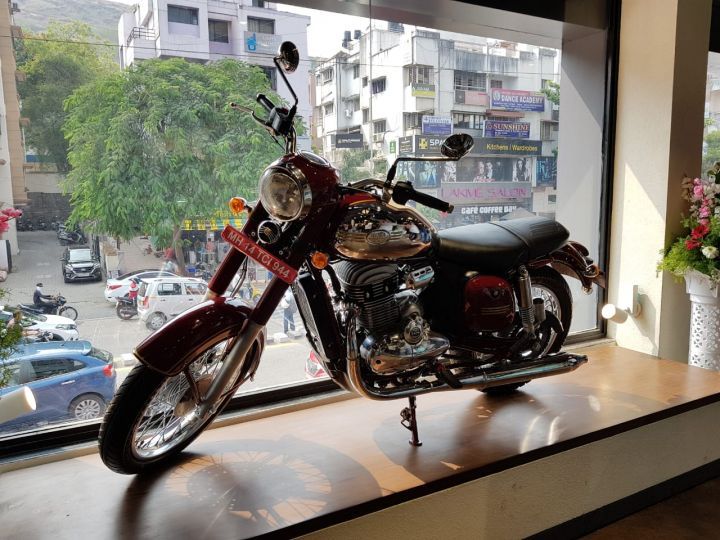 Jawa India Opens First Bike Showroom In Pune Zigwheels