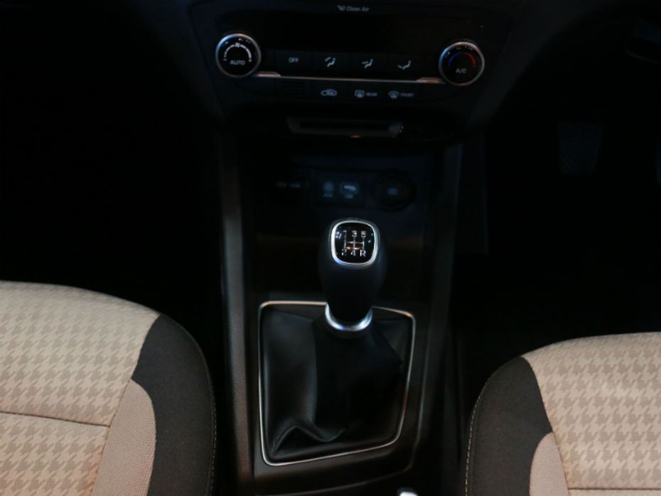 the gear lever on the elite i2