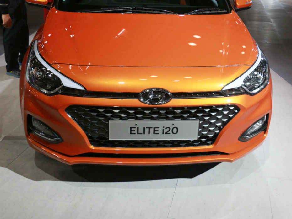 The Elite i20 gets projector lamps