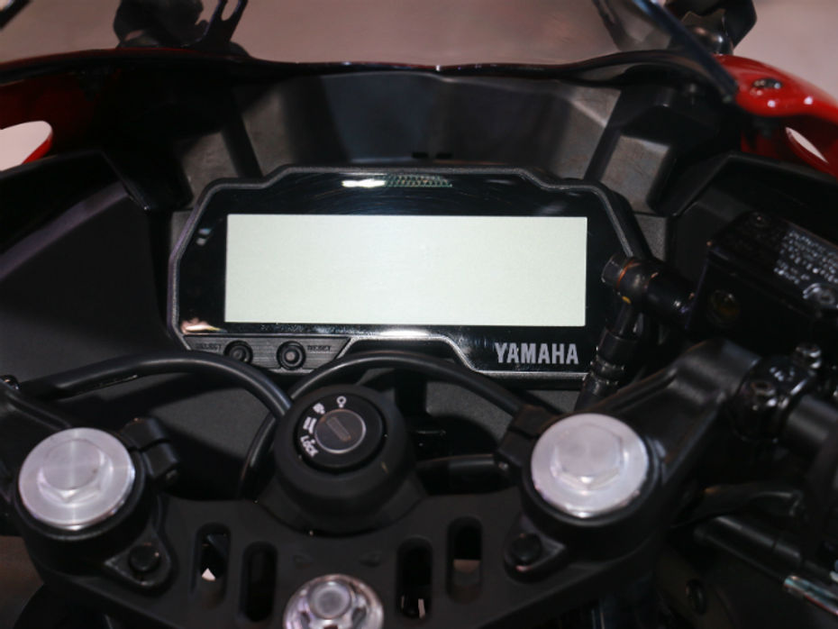 Yamaha R15 V3.0 vs Aprilia RS 150 vs Bajaj Pulsar RS200: Spec Comparison