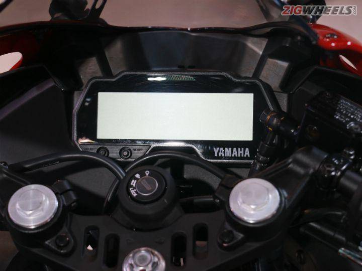 Yamaha R15 V3.0 vs Aprilia RS 150 vs Bajaj Pulsar RS200: Spec Comparison