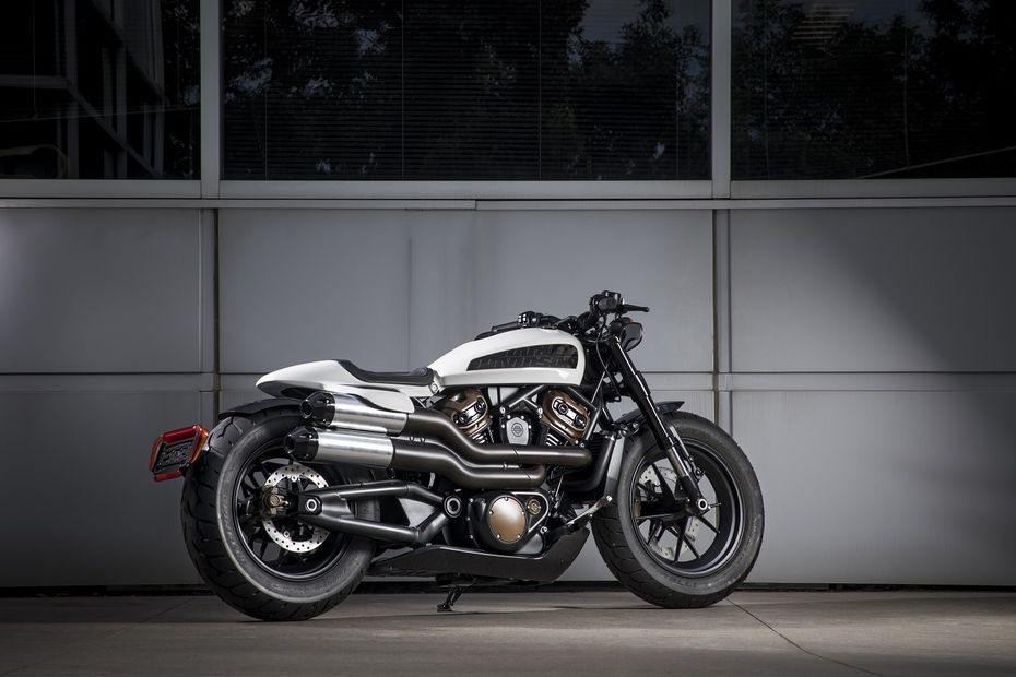 Harley Davidson 1250cc Custom rear angle