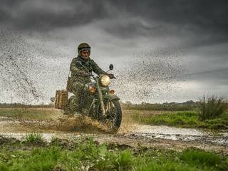 Royal Enfield Classic 500 Pegasus Sold Out In Under 3 Minutes!