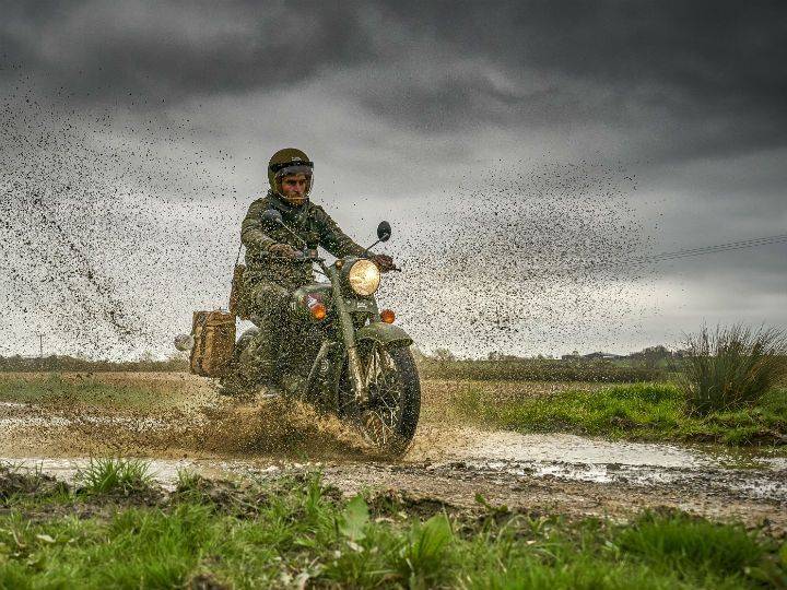 Royal Enfield Classic 500 Pegasus action