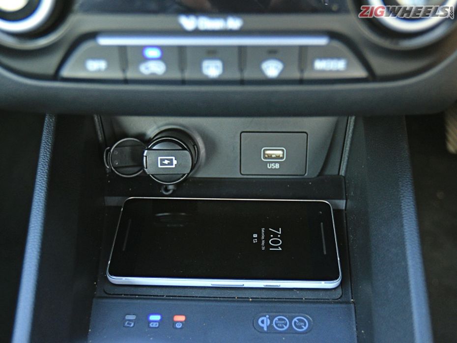 2018 Hyundai Creta Review - Wireless Charging