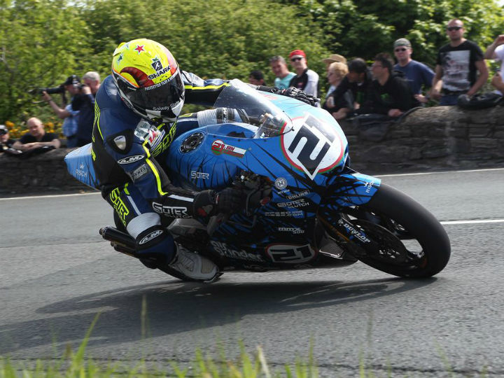 Suter Returns To Isle Of Man TT Aboard The Manic MMX500 V4 Two-stroke ...