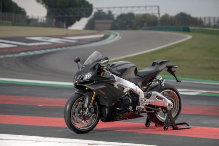 2019 Aprilia RSV4, Aprilia Tuono V4 1100 And Vespa Electtrica Showcased
