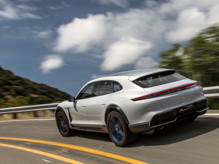 Porsche Mission E Cross Turismo