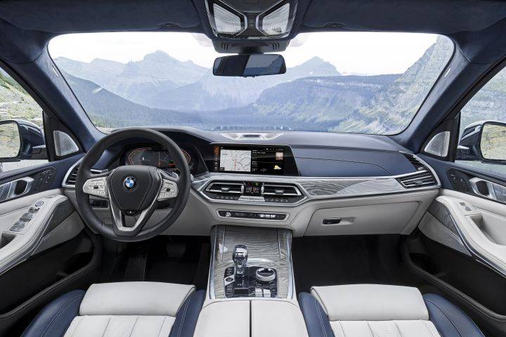 bmw x7 cabin