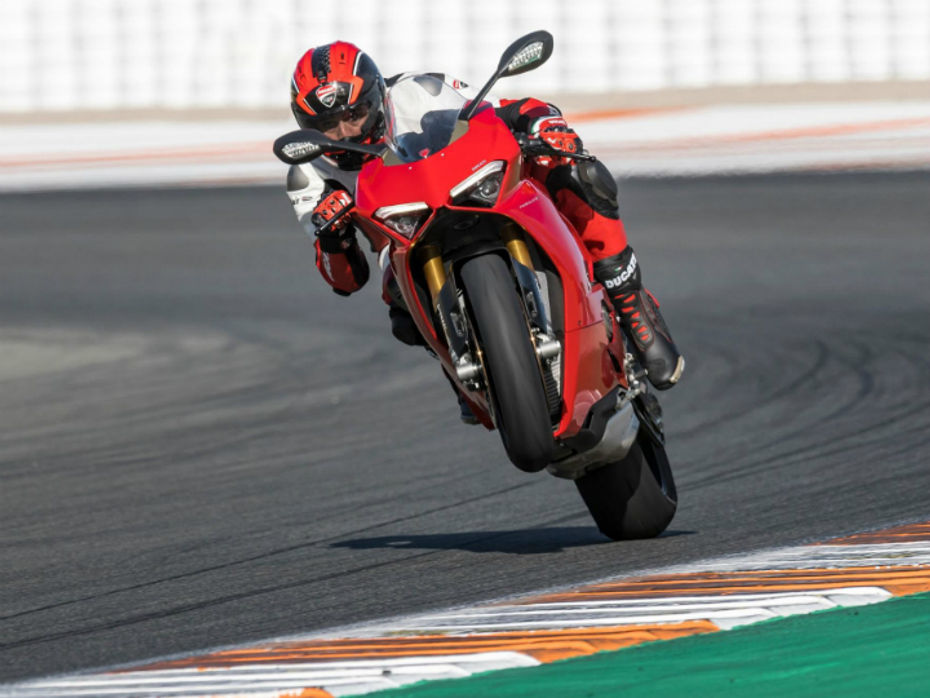 Ducati Panigale V4 sets lap record at BIC