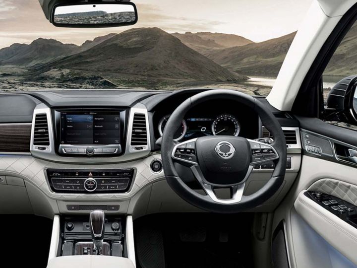 Mahindra Y400 Mahindra Y400