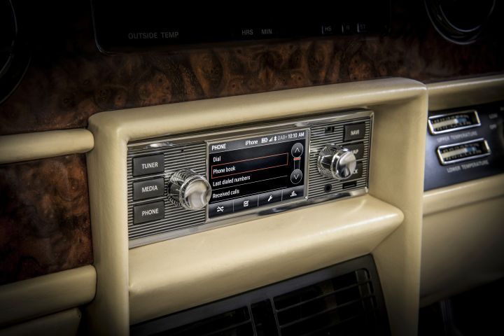 JLR Is Now Offering Retro-styled Modern Infotainment System