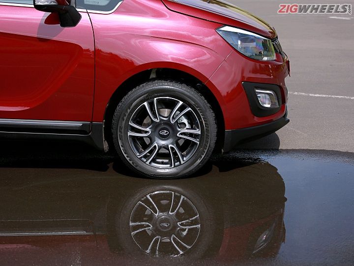 Mahindra Marazzo Review in Pictures